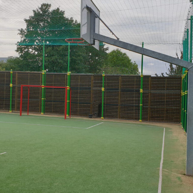 Protection terrain multi-sports