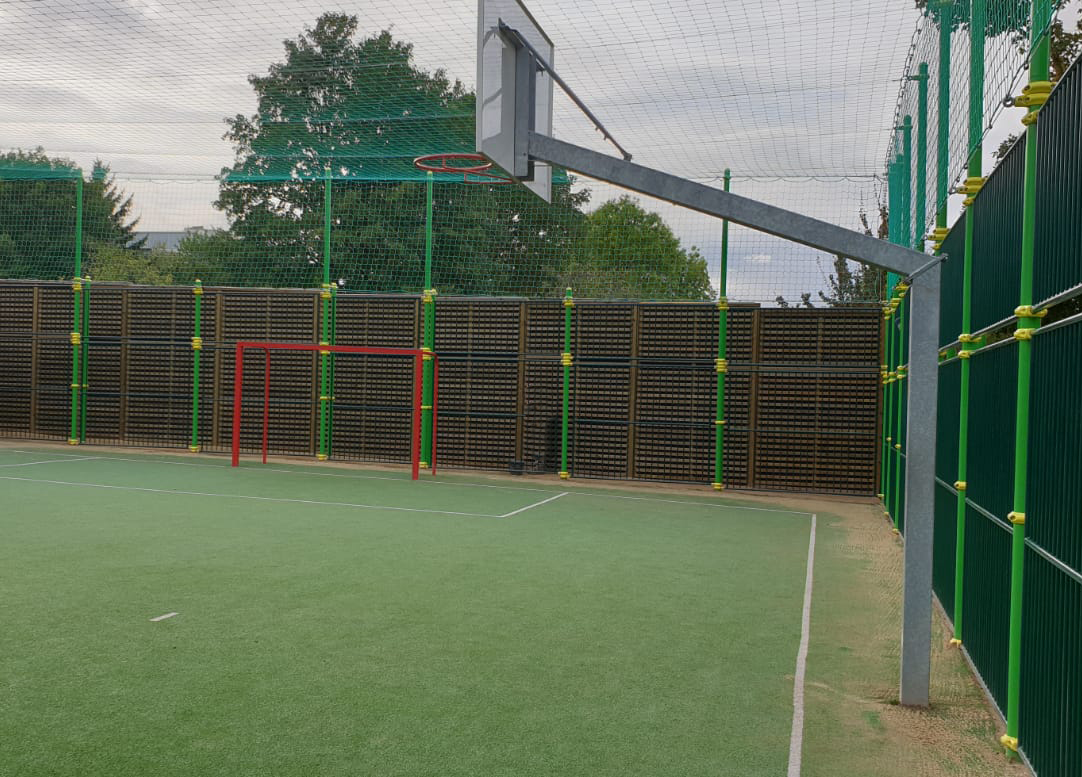 Protection terrain multi-sports