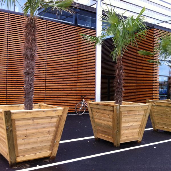 Jardinière evasé avec grande capacité pour volume de terre et grands végétaux