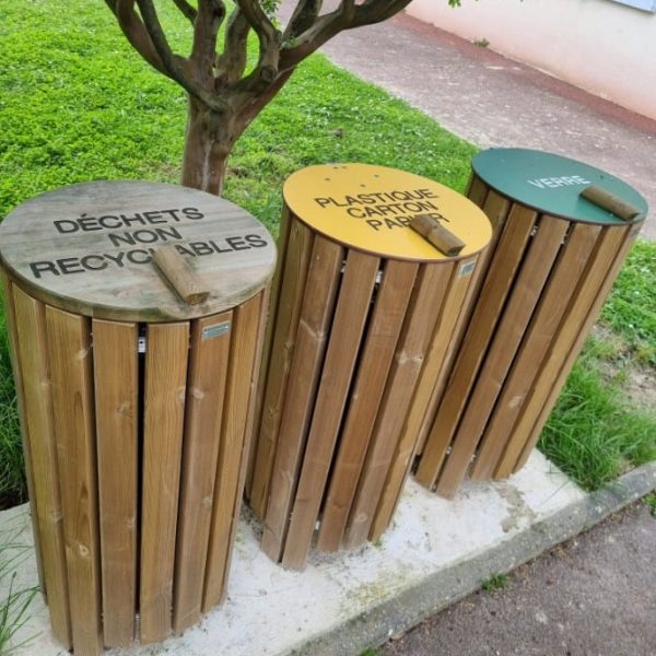 Corbeilles de tri selectif avec personnalisation des couvercles