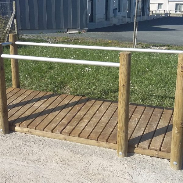 Passage dévers avec main courante ergonomique en alu anodisé. Conservez l'équilibre de nos aieux.