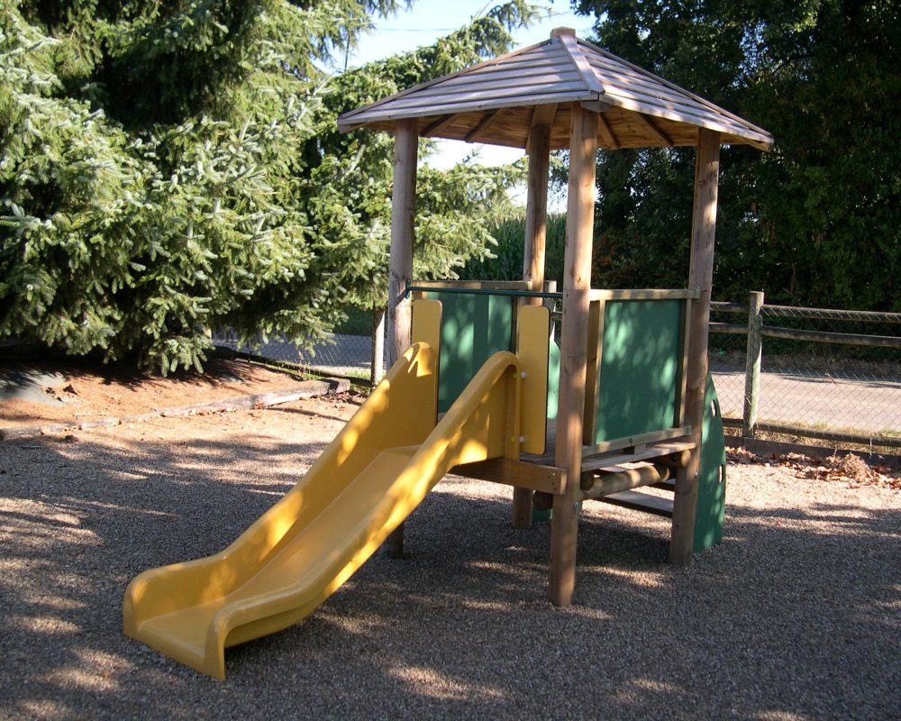 Plateforme de jeu à 50 cm du sol pour tous les petits aventuriers